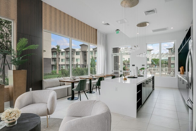 Palm Beach Preserve in West Palm Beach, FL - Foto de edificio - Interior Photo