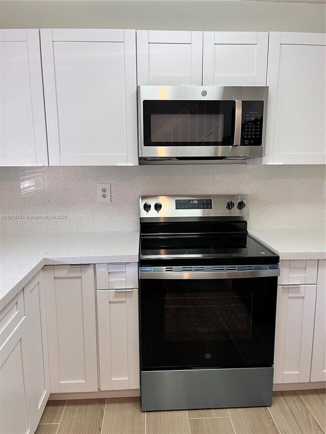 3281 E Golf Blvd in Pompano Beach, FL - Building Photo - Building Photo