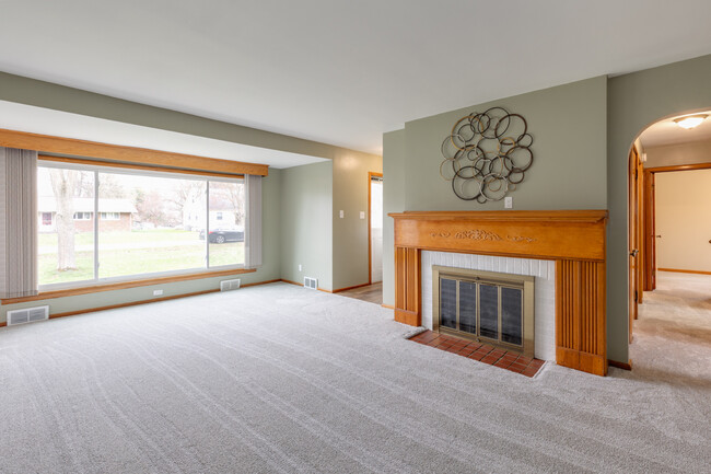 4708 Roop Ave in Norton, OH - Building Photo - Building Photo