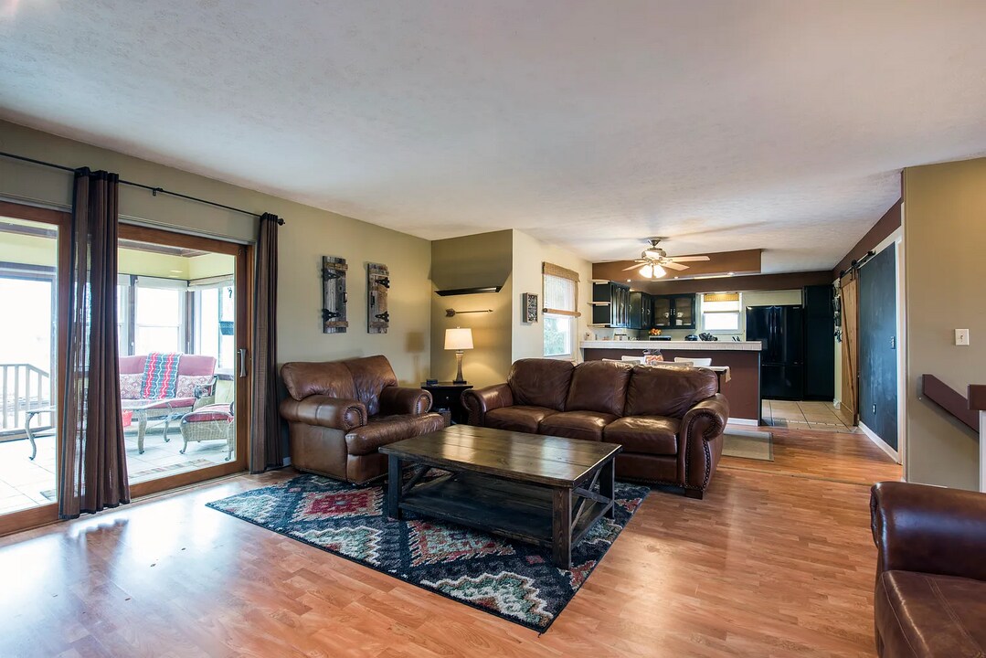 9244 Johnstown Utica Rd in Johnstown, OH - Building Photo