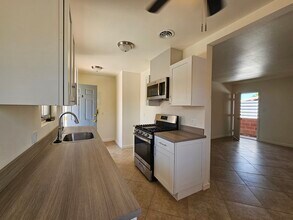 66051 3rd St, Unit A in Desert Hot Springs, CA - Foto de edificio - Building Photo