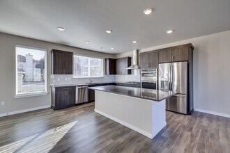 8263 S 118th Ct in Seattle, WA - Building Photo - Building Photo