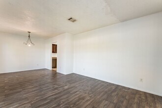 15235 Heron Park Dr in Humble, TX - Foto de edificio - Building Photo