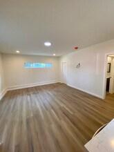 8415 Beckford Ave, Unit B in Northridge, CA - Building Photo - Building Photo