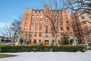 840 Bronx River Rd in Yonkers, NY - Building Photo