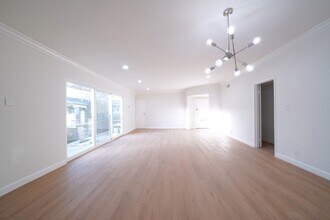 6335 Whitsett Ave in Los Angeles, CA - Building Photo - Building Photo