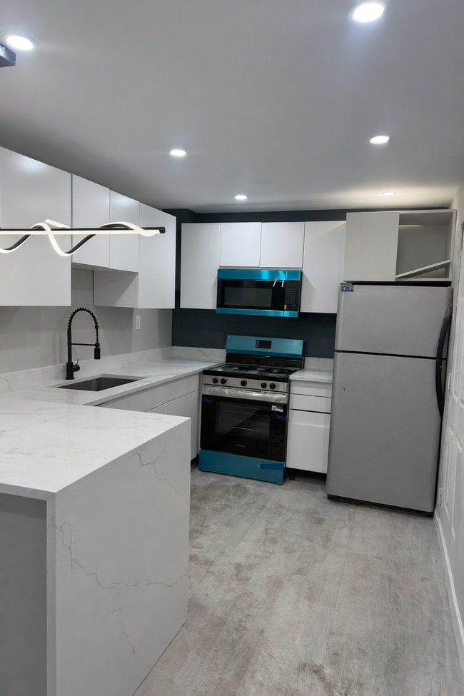 property at 733 Mcilvain St