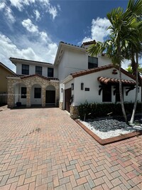 9800 NW 10 Terrace in Miami, FL - Foto de edificio - Building Photo