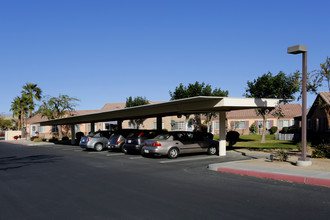 Hadley Villas in La Quinta, CA - Foto de edificio - Building Photo