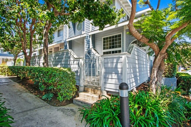 19121 Queensport Ln in Huntington Beach, CA - Building Photo - Building Photo