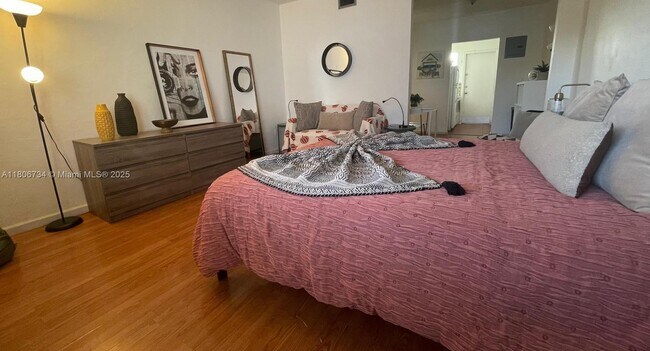 653 Michigan Ave in Miami Beach, FL - Building Photo - Building Photo