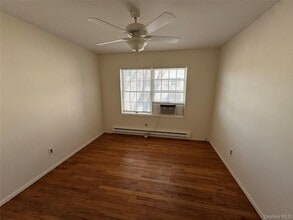 240-242 E Main St in Port Jefferson, NY - Building Photo - Building Photo