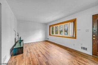 100 Riverside Ave in Lyndhurst, NJ - Building Photo - Building Photo