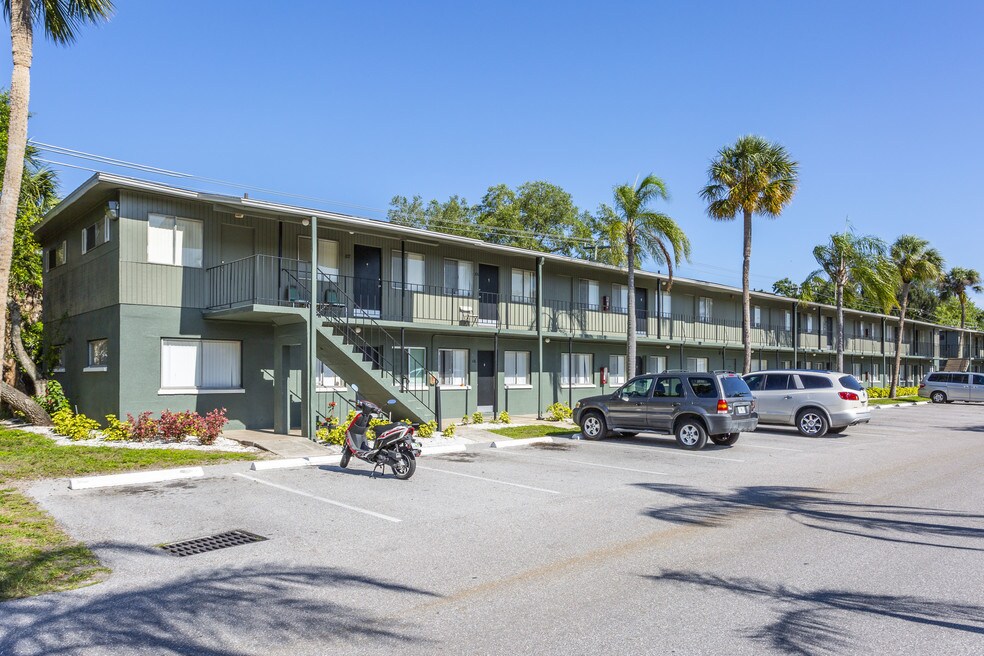 Saratoga Place Apartments and Nearby Sarasota Apartments For Rent Sarasota, FL
