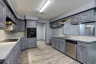 10407 Fairview Dr in Conroe, TX - Building Photo - Building Photo
