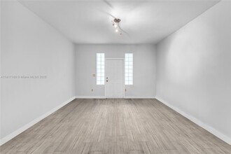 1622 Bay Rd in Miami Beach, FL - Building Photo - Building Photo