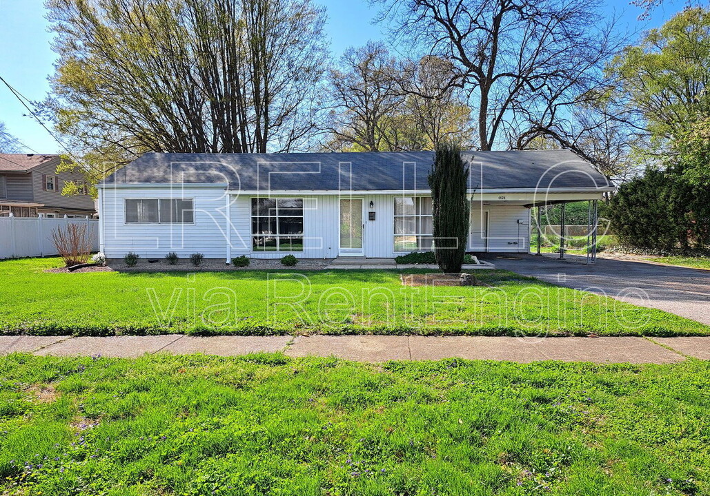 4424 Heather Ln in Shively, KY - Building Photo