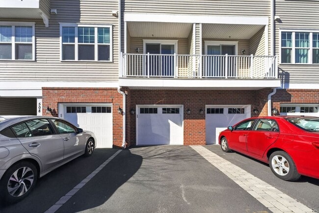 507 Greenland Square in Highland Park, NJ - Foto de edificio - Building Photo