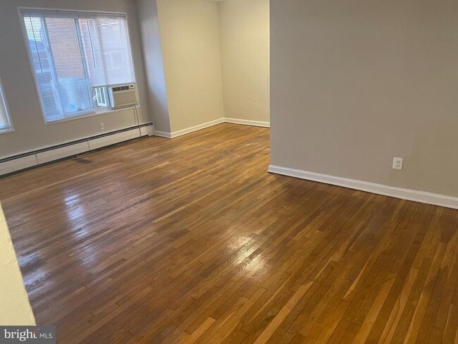 702 Chaney Dr in Takoma Park, MD - Building Photo - Building Photo