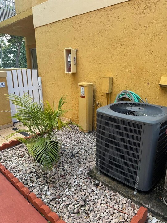 13892 SW 65th Terrace in Miami, FL - Building Photo