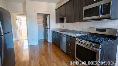 11 Strathmore Rd in Brookline, MA - Building Photo - Building Photo
