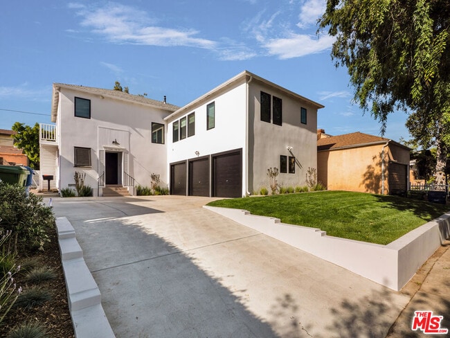 11339 Montana Ave in Los Angeles, CA - Building Photo - Building Photo