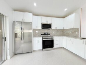 20841 NW 1st St in Pembroke Pines, FL - Building Photo - Building Photo