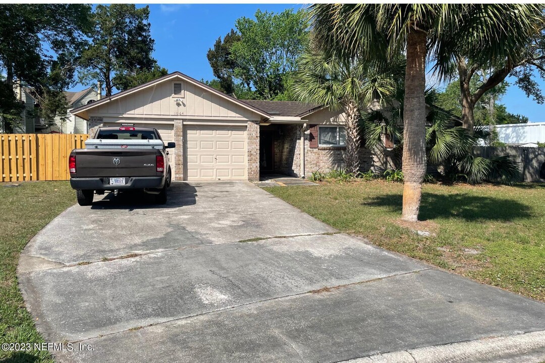 1064 Kimberly Ct in Orange Park, FL - Building Photo