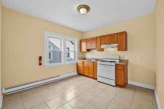 393 Seymour Ave in Newark, NJ - Building Photo - Building Photo