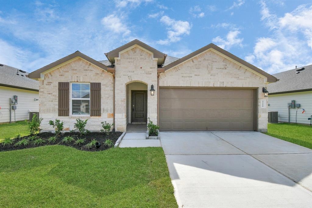 1110 Fringed Bluestar Dr in Rosharon, TX - Building Photo