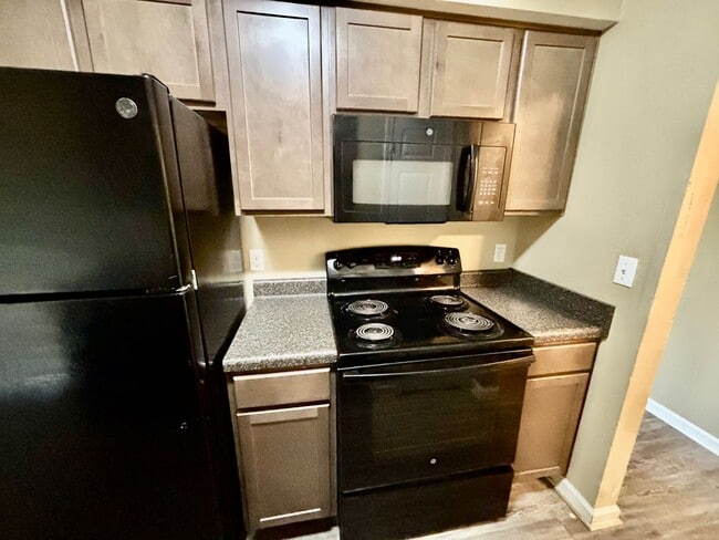 200 N Hill-N-Dale St in Danville, KY - Building Photo - Building Photo