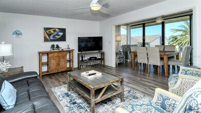 6044 W Peppertree Way in Sarasota, FL - Building Photo - Building Photo