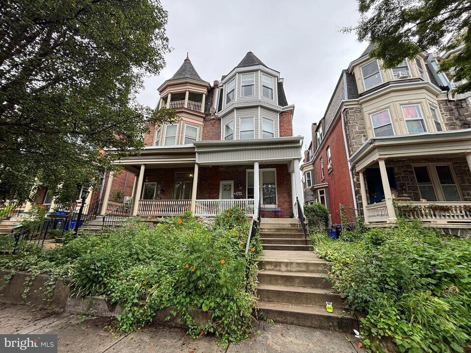4721 Hazel Ave in Philadelphia, PA - Foto de edificio