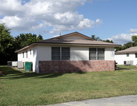 715-725 N 94th Ave in Naples, FL - Building Photo - Building Photo