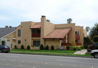 2733-2739 Harbor Blvd in Ventura, CA - Building Photo - Building Photo