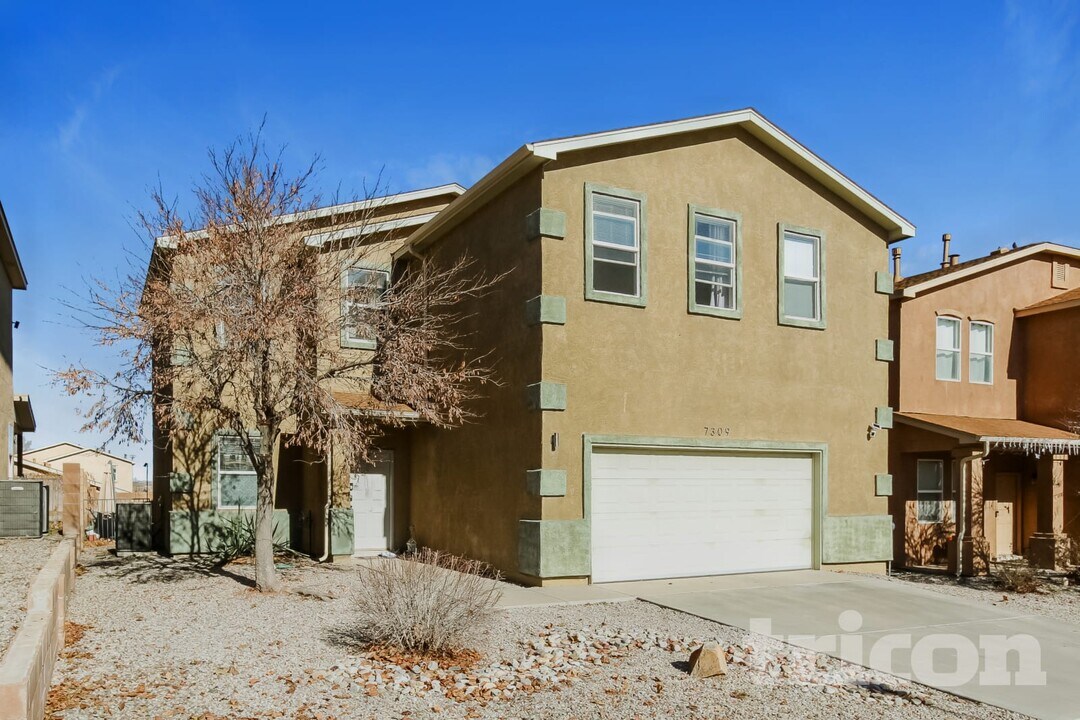 7309 Hearthstone Rd NW in Albuquerque, NM - Building Photo