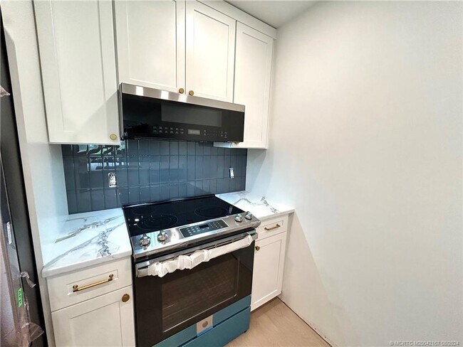 property at 484 NE Plantation Rd