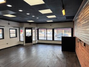 1124 Elmwood Ave in Buffalo, NY - Foto de edificio - Interior Photo