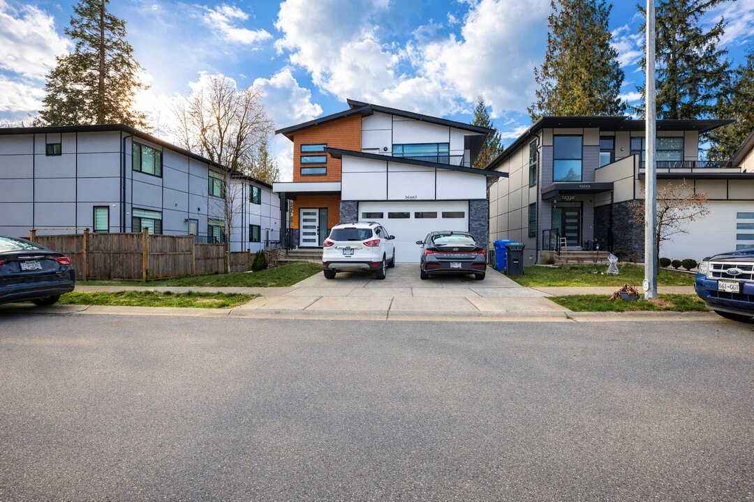 36665 Carl Creek Cres in Abbotsford, BC - Building Photo