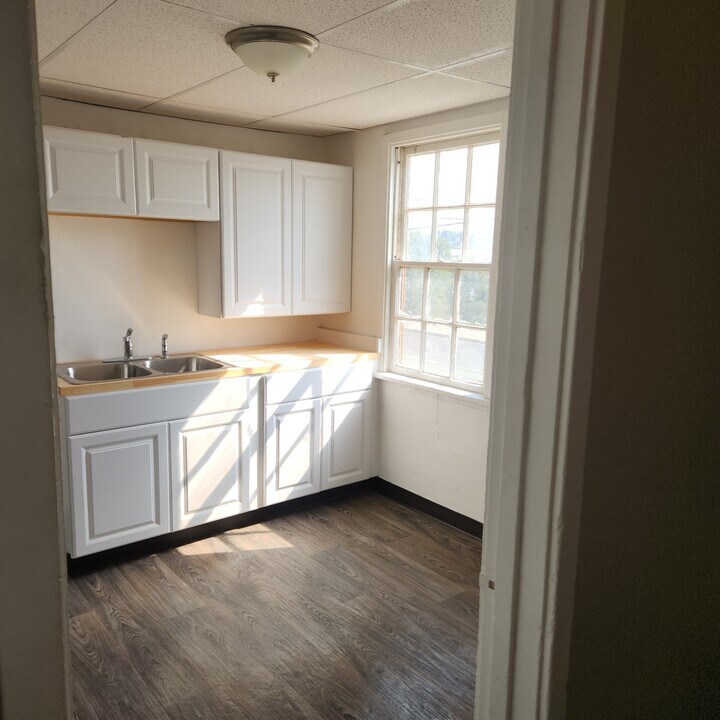 1415 NW Carden Ave in Pendleton, OR - Building Photo