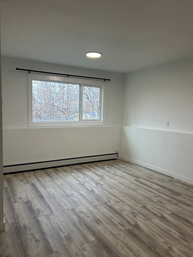 1710 Muldoon Cir in Anchorage, AK - Building Photo - Building Photo