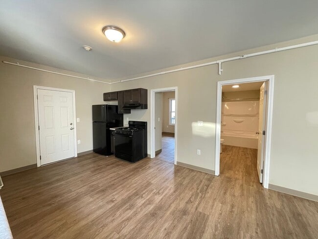 463 Beech St in Manchester, NH - Building Photo - Building Photo