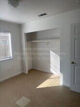 8648 Kelley Dr in Stockton, CA - Foto de edificio - Building Photo