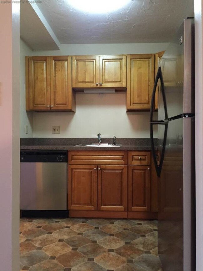 5 Edwards St Apartments and Nearby Quincy Apartments For Rent Quincy, MA