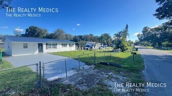 2530 N Palm Dr in Cocoa, FL - Building Photo