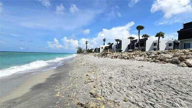 2950 N Beach Rd in Englewood, FL - Building Photo - Building Photo