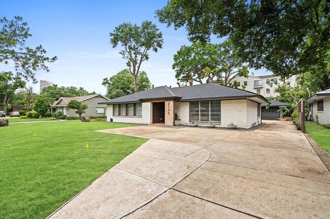 2108 Chimney Rock Rd in Houston, TX - Building Photo - Building Photo