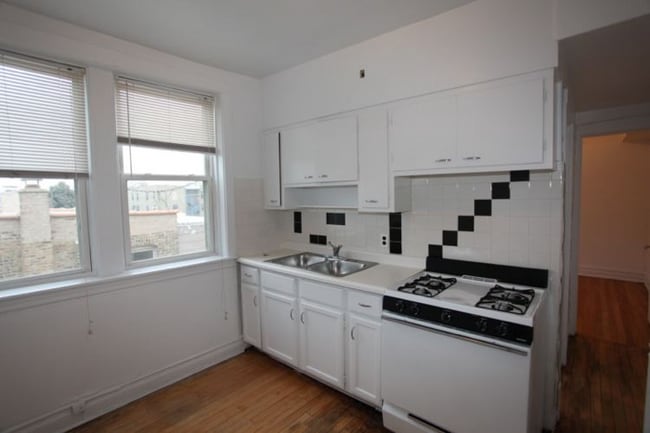 3052 W Berteau Ave, Unit 2