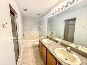 18106 Nassau Point Dr in Tampa, FL - Foto de edificio - Building Photo