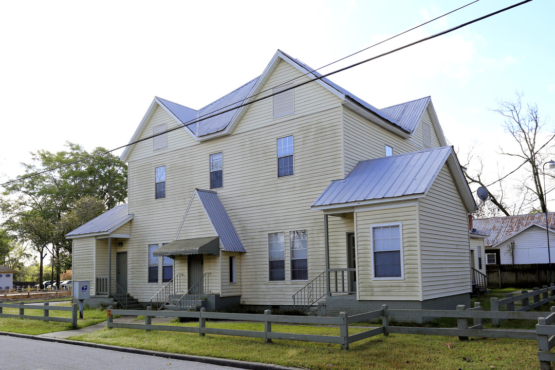 217 S College St in Statesboro, GA - Building Photo